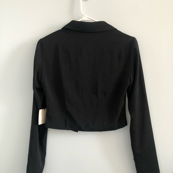 SUPERDOWN Revolve | Cropped Blazer - Picture 4 of 7